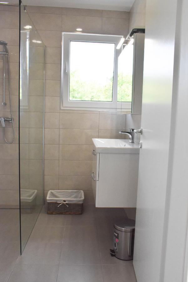 Apartma Med Oljkami - Portoroz Bagian luar foto