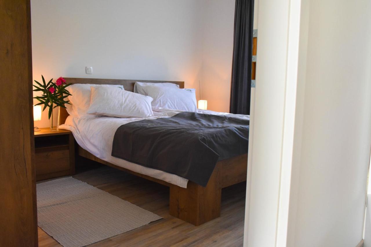 Apartma Med Oljkami - Portoroz Bagian luar foto